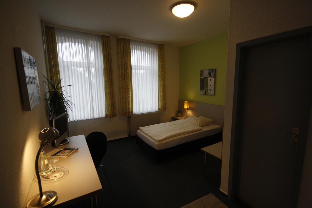 Hotel-Gaststatte Mutter Buermann Hemmingen  Buitenkant foto