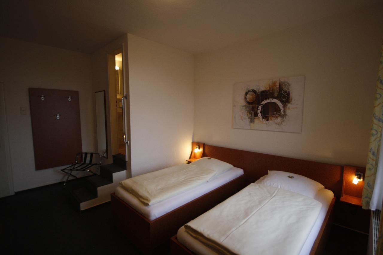 Hotel-Gaststatte Mutter Buermann Hemmingen  Buitenkant foto